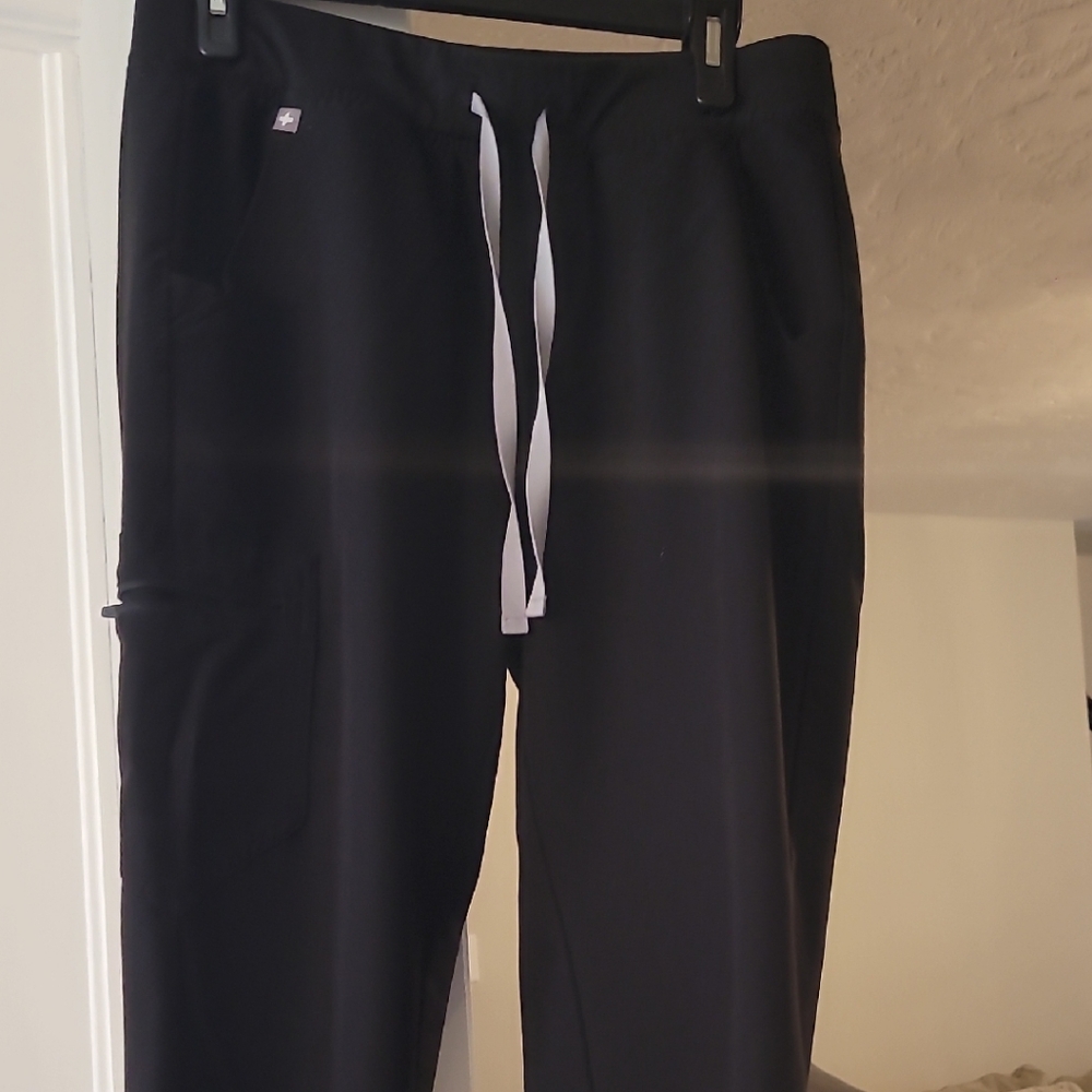 Figs Women's Black Jogger Scrub pants